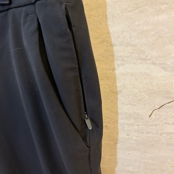 Elegant Lululemon ABC Slim Fit Charcoal Pants for Men - Picture 4 of 9